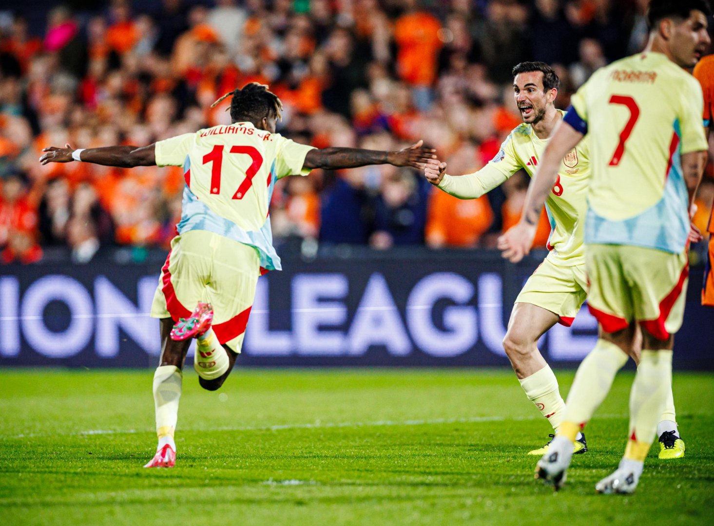 关于欧联杯资格争夺战激烈，各队势如破竹的信息